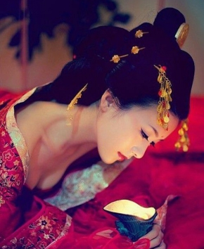 古典美女韵味十足